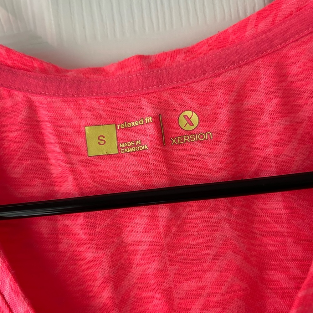 Xersion Vibrant Coral Muscle Tee - Picture 3 of 8